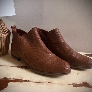 Elegant Brown Textured Ankle Booties